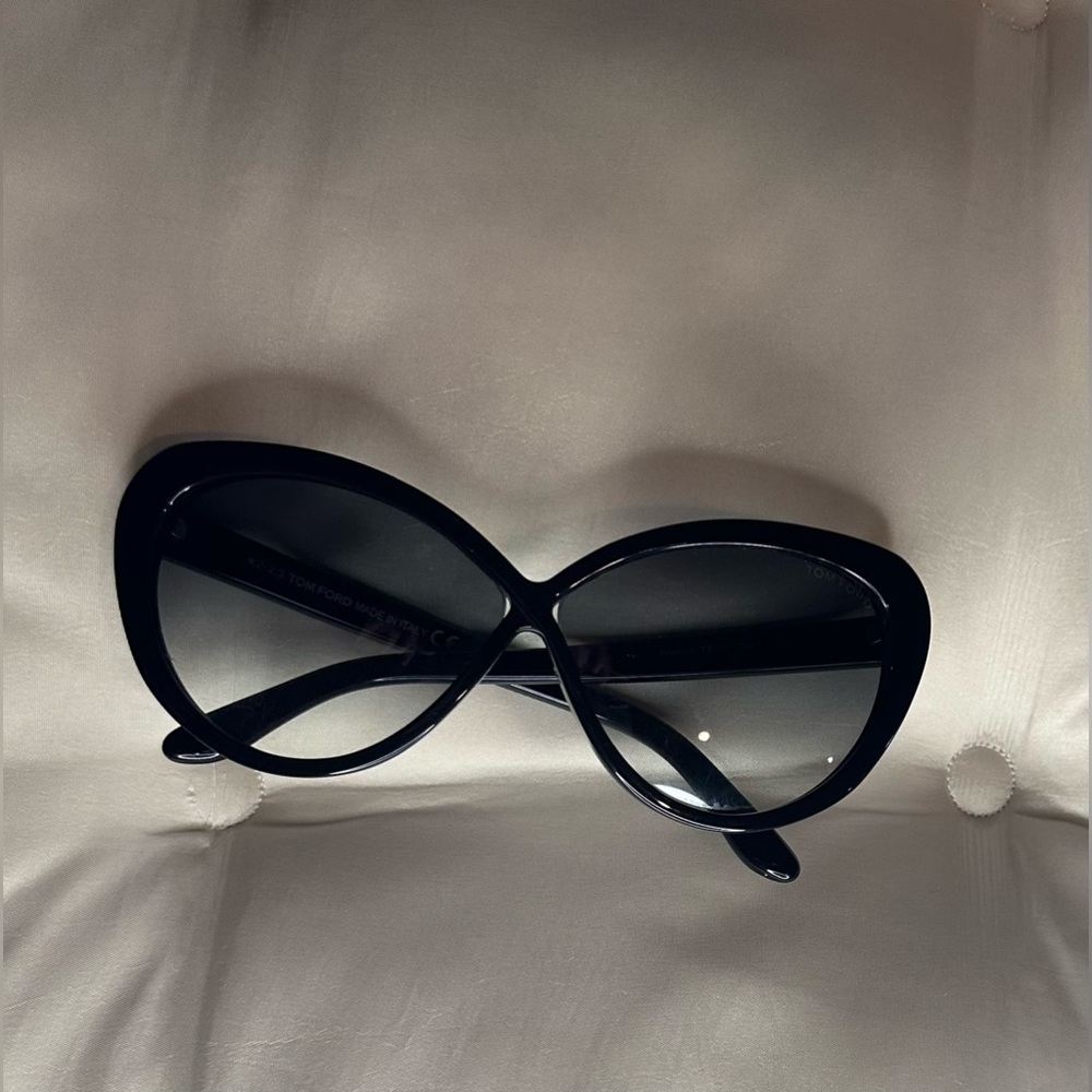 Tom Ford Madison Sunglasses - Picture 3 of 5